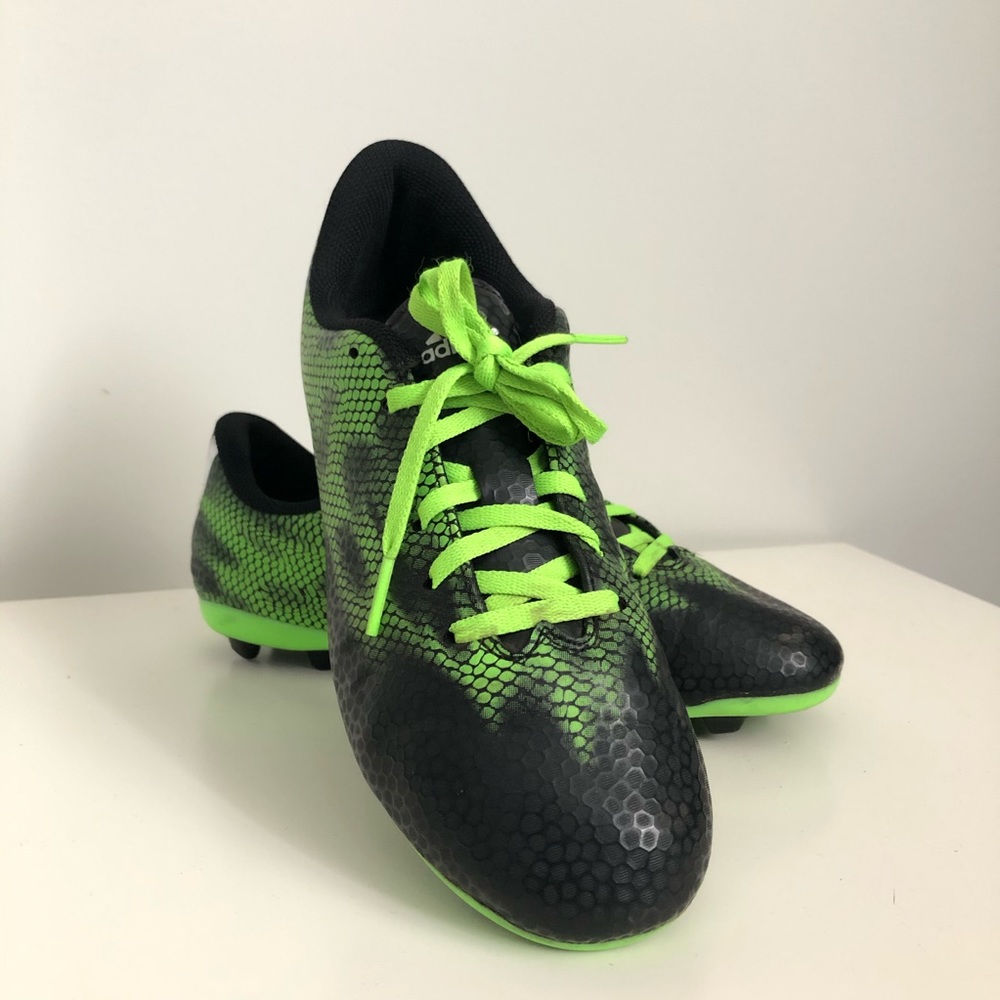 2/25$ - Adidas Junior F5 FxG Cleets